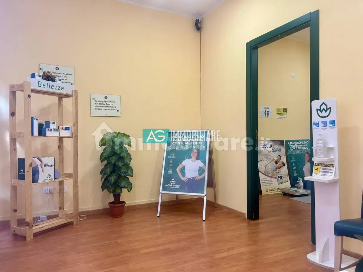 Locale commerciale in Vendita